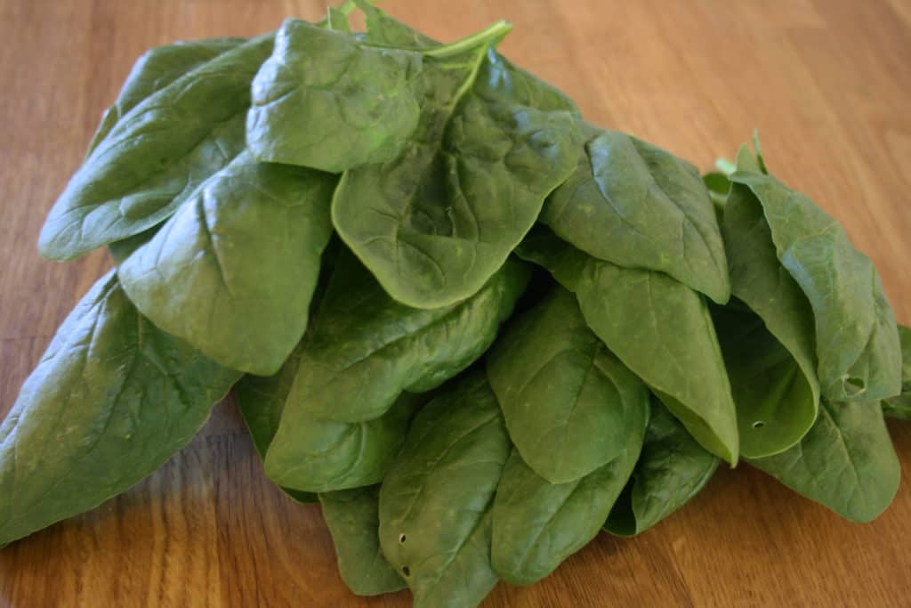 pile of fresh spinach leaves.
