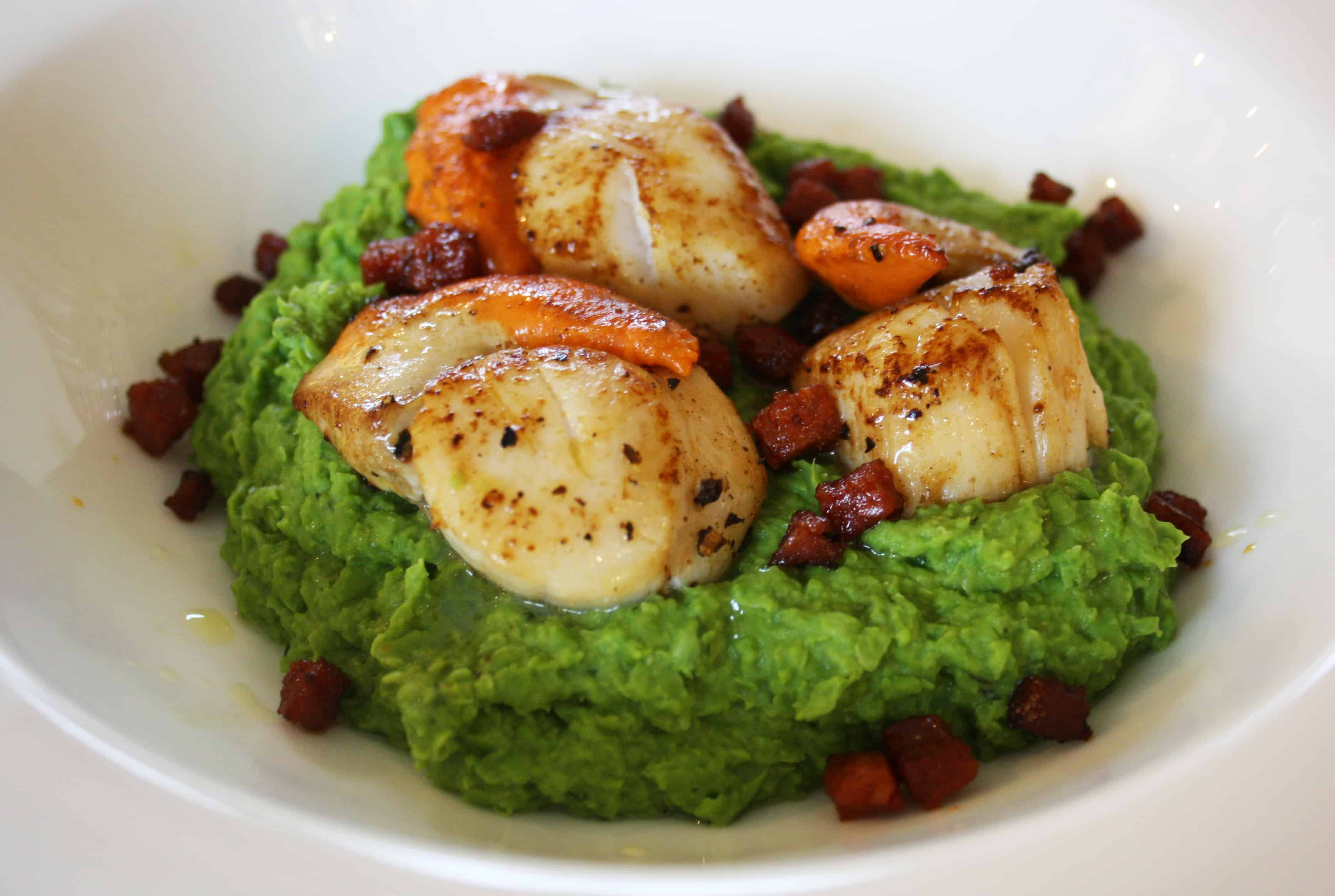 Seared Scallops on Peas with Chorizo Chez Le Rêve Français