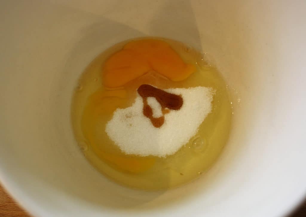 bowl with eggs, sugar and vanilla.