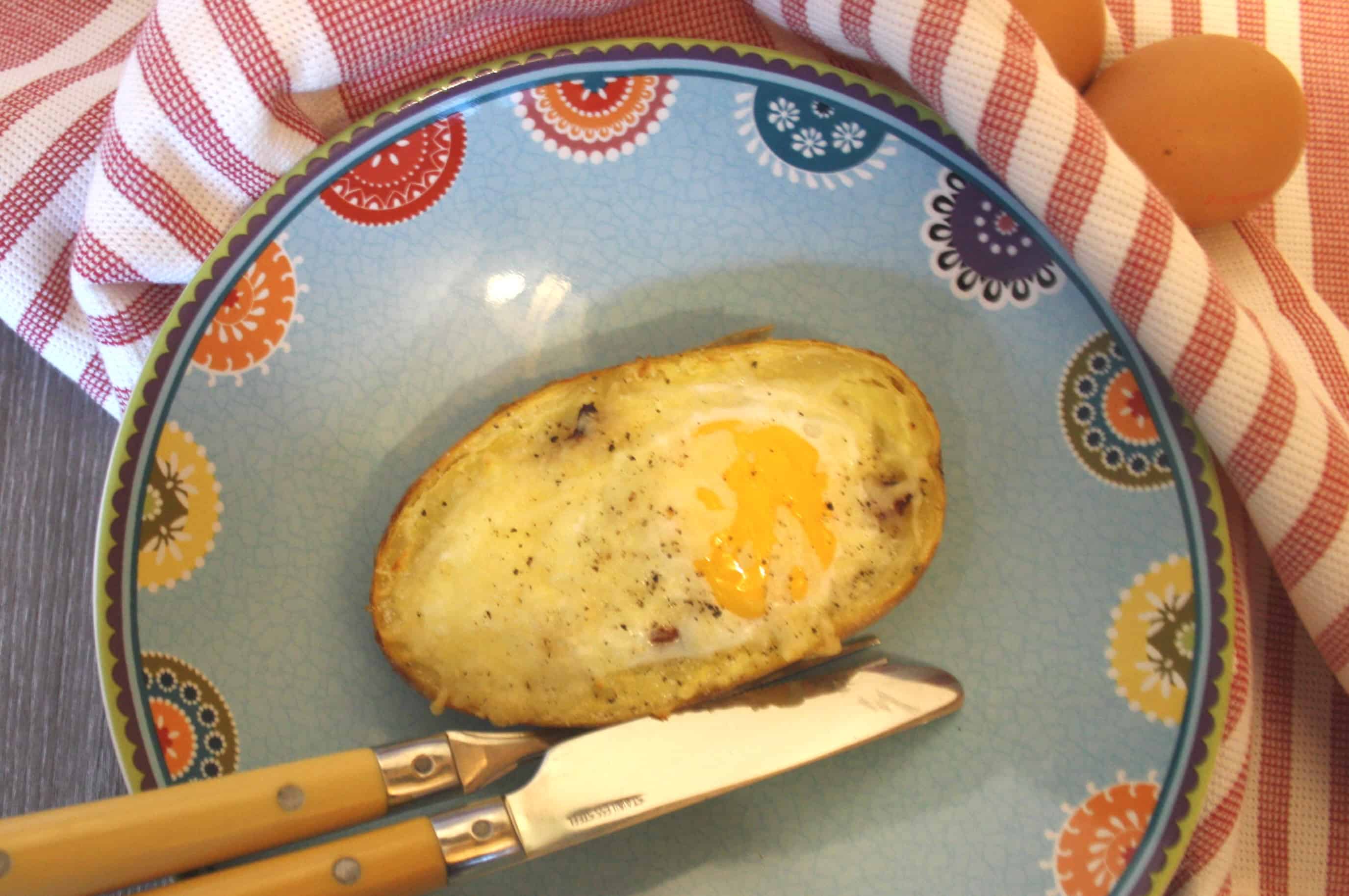 baked eggs in potatoes with bacon