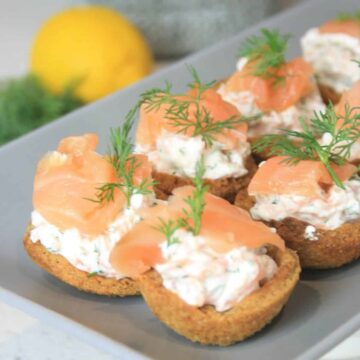 croustades filled with a dill cream and topped with smoked salmon