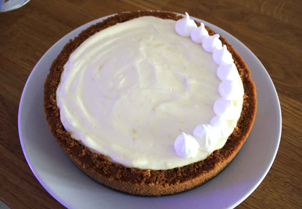 meringue rosettes piped onto lemon filling.