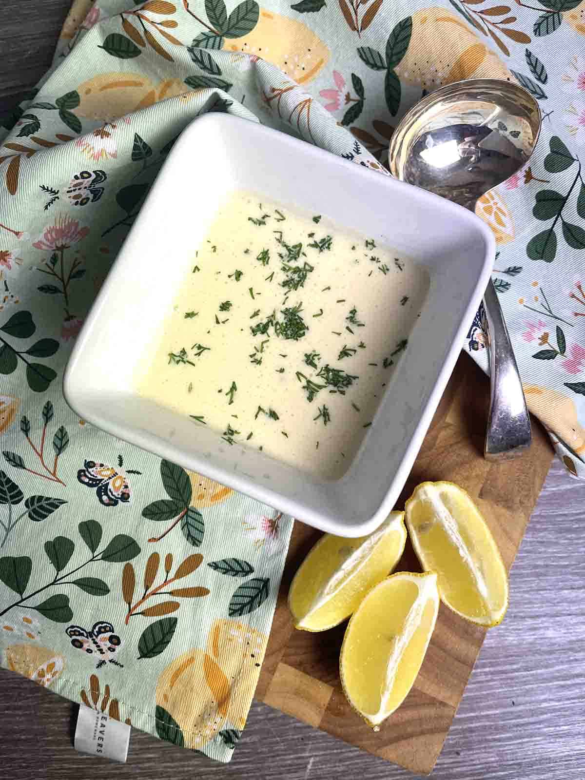 mousseline sauce in a bowl.