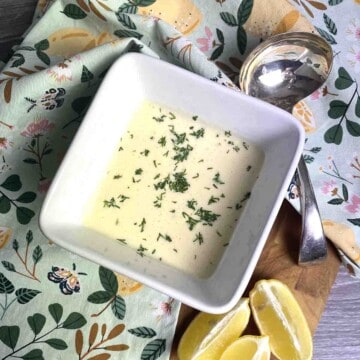 mousseline sauce in a bowl.