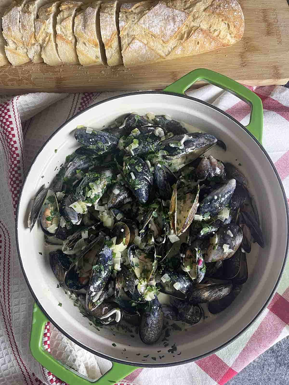 bowl of la mouclade.