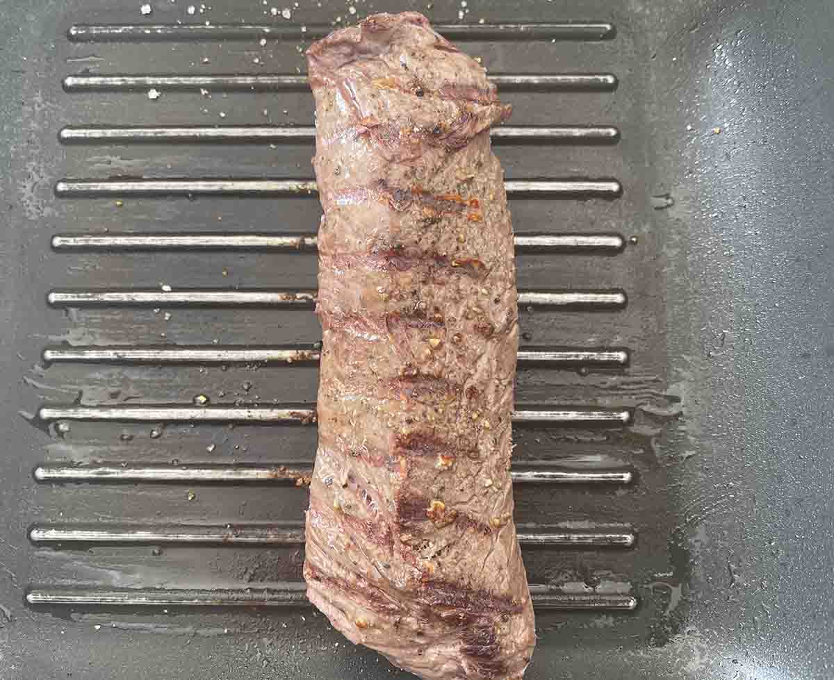 onglet searing in a pan.